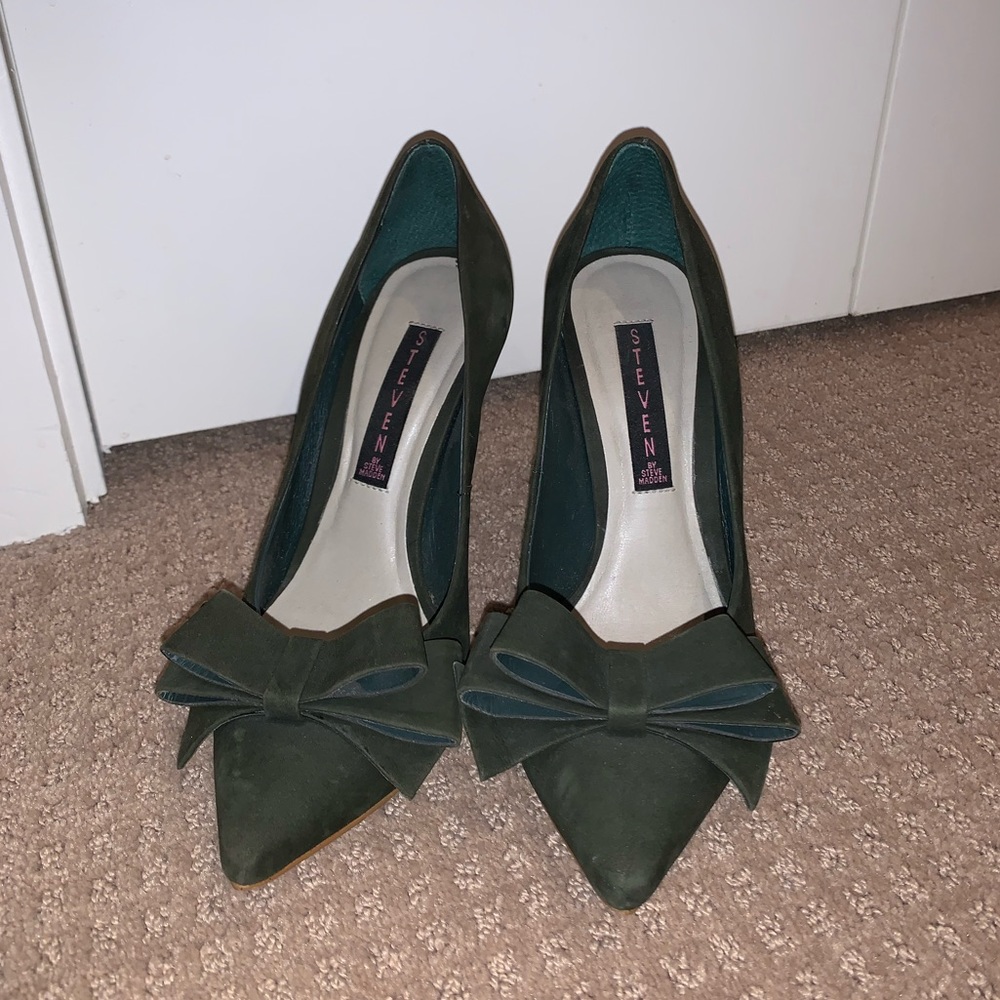 Like new Steven bow heels dark green color size 6 stiletto